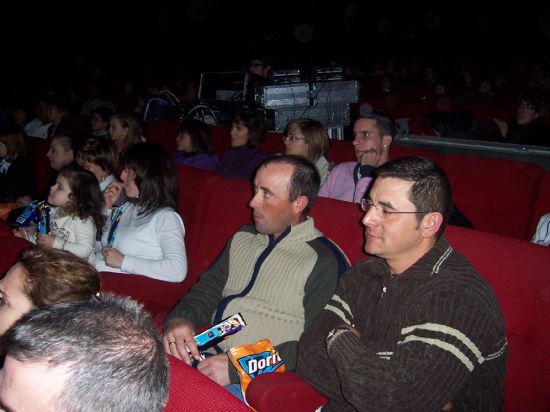 LA PIEZA TEATRAL DEL CLSICO PETER PAN REPRESENTADA EN EL CINE VELASCO, DIVIERTE A PEQUEOS Y MAYORES CON LAS AVENTURAS DEL NIO QUE NO QUERA CRECER
