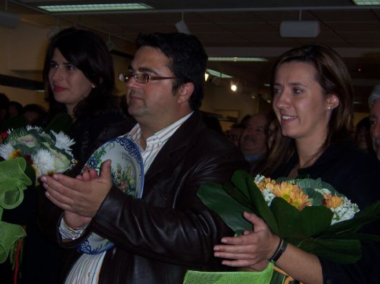 AUTORIDADES MUNICIPALES INAUGURAN LA III EXPOSICIN DE TRAJES Y ENSERES MURCIANOS EN LA SALA DE EXPOSICIONES GREGORIO CEBRIN CON LA ACTUACIN DEL CORO SANTA CECILIA
