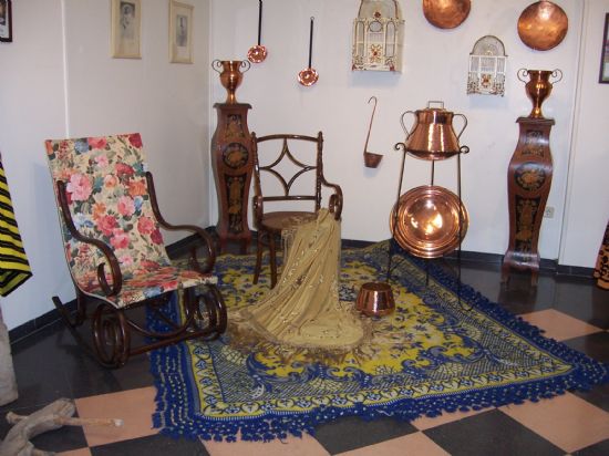 AUTORIDADES MUNICIPALES INAUGURAN LA III EXPOSICIN DE TRAJES Y ENSERES MURCIANOS EN LA SALA DE EXPOSICIONES GREGORIO CEBRIN CON LA ACTUACIN DEL CORO SANTA CECILIA