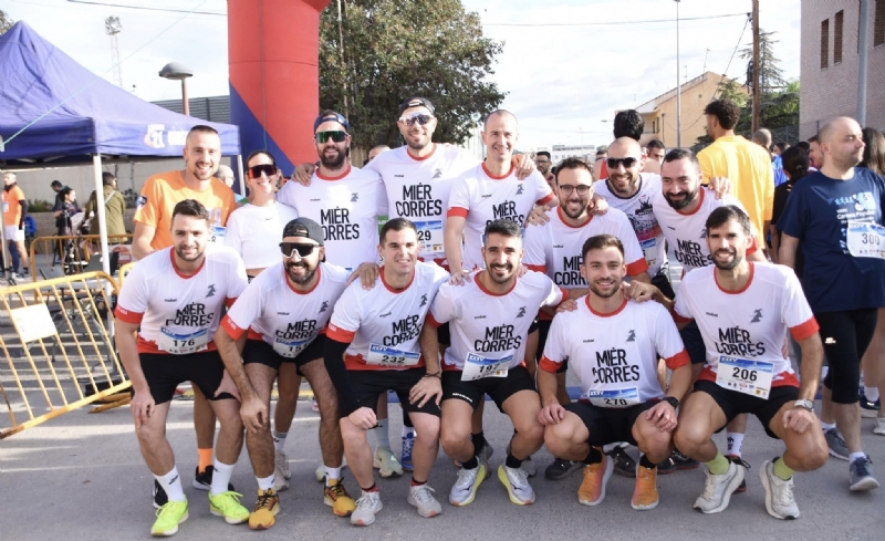 Más de 800 corredores de todas las categorías participan en la XXV Carrera Popular "Día de la Constitución", organizada por la Concejalía de Deportes dentro de las fiestas patronales 