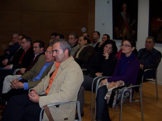 LA CONSEJERA DE ECONOMA PRESENTA A LOS EMPRESARIOS DE LA LOCALIDAD LAS DIRECTRICES Y OBJETIVOS DE LA TERRITORIALIZACIN DEL PLAN ESTRATGICO REGIONAL 
