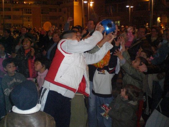 LOS REYES MAGOS, CARGADOS DE REGALOS E ILUSIN, LLENAN DE MAGIA LAS CALLES DE TOTANA