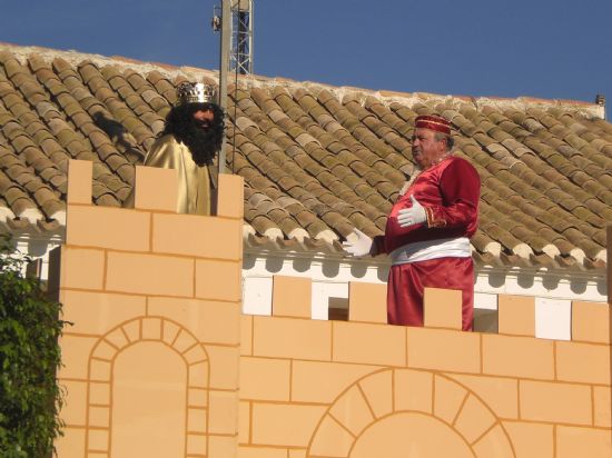EL TRADICIONAL AUTO DE LOS REYES MAGOS, CUYA CELEBRACIN PRETENDE MANTENER ANTIGUAS COSTUMBRES Y TRADICIONES DEL MUNICIPIO DE TOTANA, CONGREG A UN NUMEROSO PBLICO EN LA PEDANA DE EL PARETN