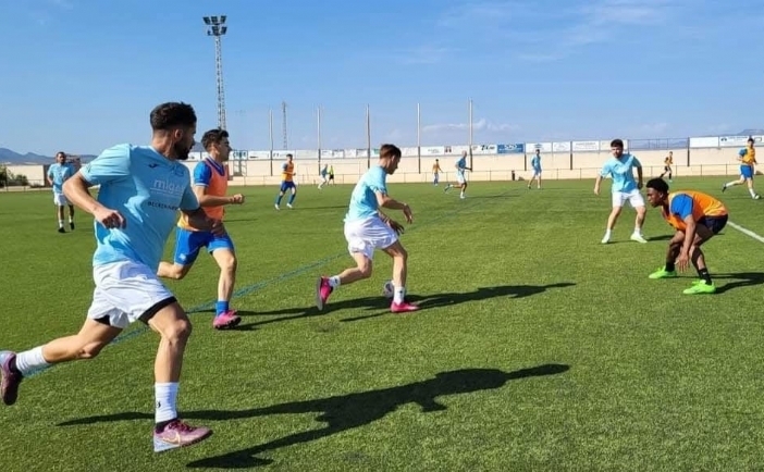 Este fin de semana arranca la Liga de Fútbol Aficionado "Enrique Ambit Palacios" tras la remodelación de los dos campos de fútbol de la Ciudad Deportiva "Valverde Reina"