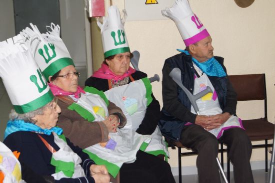 LOS CENTROS DE DA DE PERSONAS MAYORES DEPENDIENTES DE TOTANA CELEBRAN EL CARNAVAL CON UNA FIESTA EN LA QUE NO HA FALTADO LA MSICA Y EL BUEN AMBIENTE