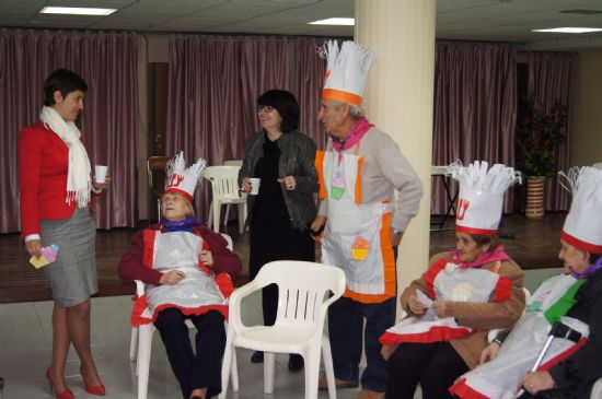 LOS CENTROS DE DA DE PERSONAS MAYORES DEPENDIENTES DE TOTANA CELEBRAN EL CARNAVAL CON UNA FIESTA EN LA QUE NO HA FALTADO LA MSICA Y EL BUEN AMBIENTE