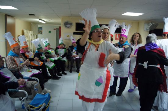 LOS CENTROS DE DA DE PERSONAS MAYORES DEPENDIENTES DE TOTANA CELEBRAN EL CARNAVAL CON UNA FIESTA EN LA QUE NO HA FALTADO LA MSICA Y EL BUEN AMBIENTE