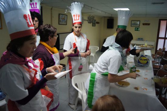 LOS CENTROS DE DA DE PERSONAS MAYORES DEPENDIENTES DE TOTANA CELEBRAN EL CARNAVAL CON UNA FIESTA EN LA QUE NO HA FALTADO LA MSICA Y EL BUEN AMBIENTE