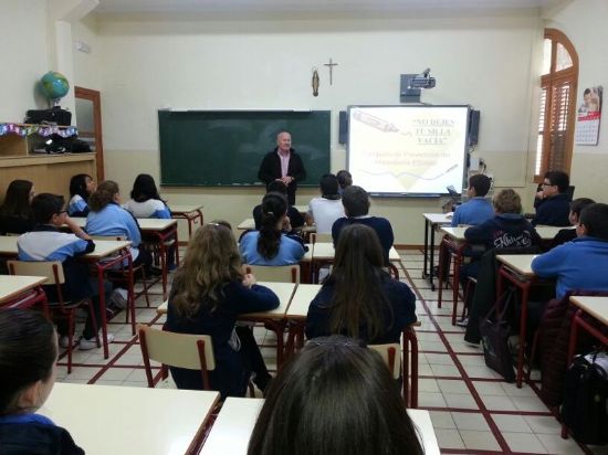 LAS CONCEJALÍAS  DE EDUCACIÓN Y SEGURIDAD CIUDADANA DESARROLLAN CHARLAS INFORMATIVAS PREVENTIVAS EN LOS CENTROS EDUCATIVOS DE ESO DENTRO DEL PROGRAMA DE ABSENTISMO ESCOLAR DEL CURSO 2012/13