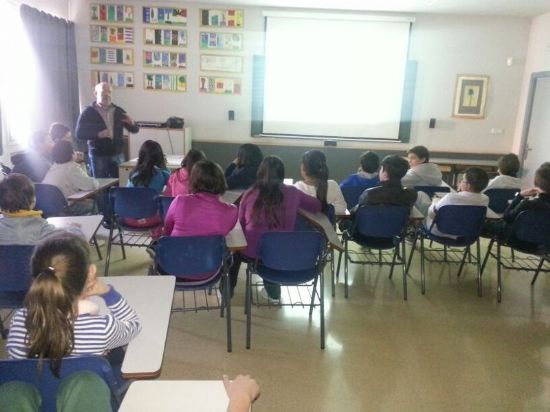 LAS CONCEJALÍAS  DE EDUCACIÓN Y SEGURIDAD CIUDADANA DESARROLLAN CHARLAS INFORMATIVAS PREVENTIVAS EN LOS CENTROS EDUCATIVOS DE ESO DENTRO DEL PROGRAMA DE ABSENTISMO ESCOLAR DEL CURSO 2012/13