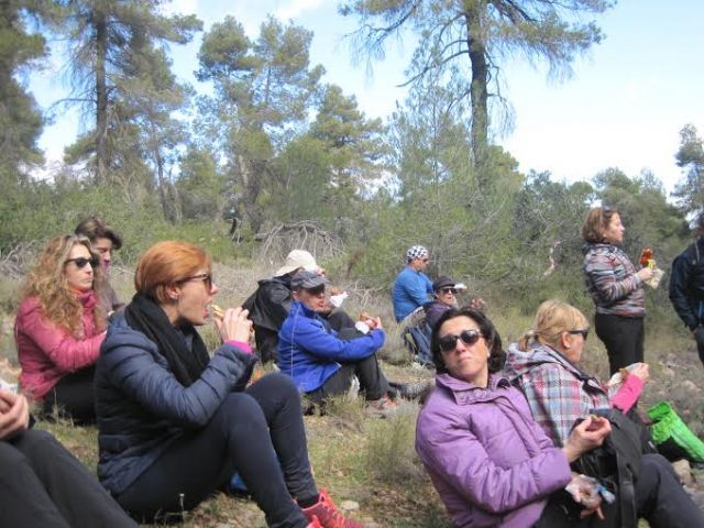 Un total de 28 senderistas participan en una nueva salida a la Sierra de Burete (Cehegín), dentro del programa municipal de Senderismo