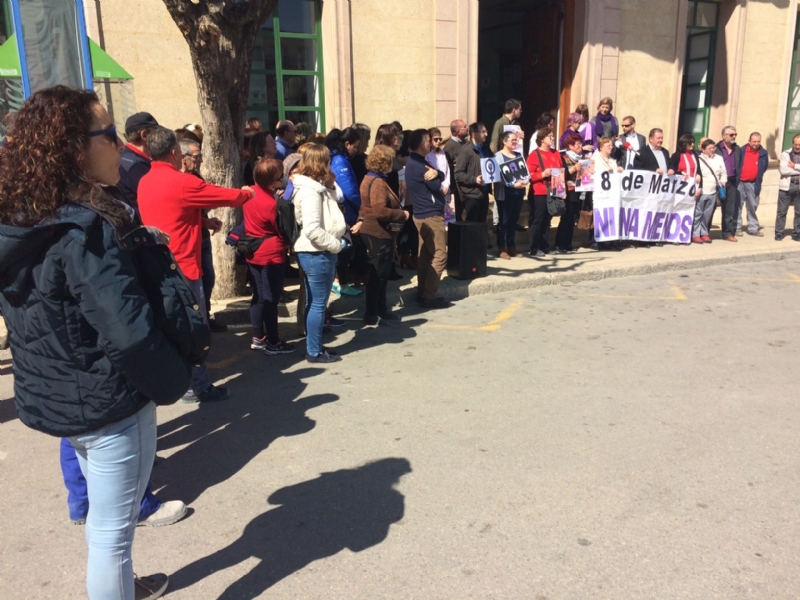 Vdeo. Autoridades del Gobierno municipal participan en el acto de apoyo a la huelga general parcial convocada por UGT y CCOO con motivo del Da Internacional de la Mujer