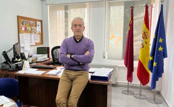 El Ayuntamiento de Totana felicita al director del IES Juan de la Cierva y Codornu por su distincin de ingreso en la Orden Civil de Alfonso X el Sabio