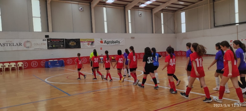 El equipo alevn femenino de Ftbol Sala del CEIP La Cruz se clasifica para la Final Regional Escolar, que se disputar en Molina de Segura