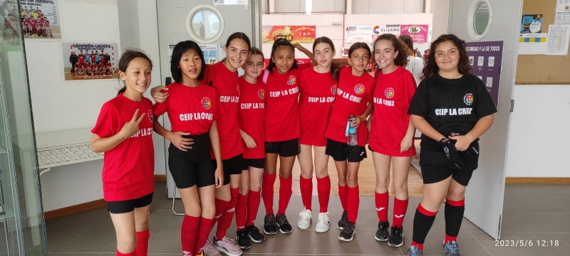 El equipo alevn femenino de Ftbol Sala del CEIP La Cruz se clasifica para la Final Regional Escolar, que se disputar en Molina de Segura