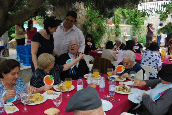 ARRANCAN LAS FIESTAS DE LAS PERSONAS MAYORES CON UNA CONVIVENCIA EN LA SIERRA DE LOS USUARIOS DE LOS CENTROS DE DÍA DE LA PLAZA DE LA BALSA VIEJA Y EL SERVICIO DE ESTANCIAS DIURNAS PARA PERSONAS CON ALZHEIMER