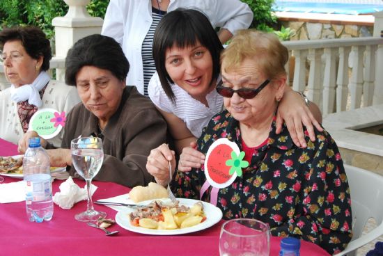 ARRANCAN LAS FIESTAS DE LAS PERSONAS MAYORES CON UNA CONVIVENCIA EN LA SIERRA DE LOS USUARIOS DE LOS CENTROS DE DÍA DE LA PLAZA DE LA BALSA VIEJA Y EL SERVICIO DE ESTANCIAS DIURNAS PARA PERSONAS CON ALZHEIMER