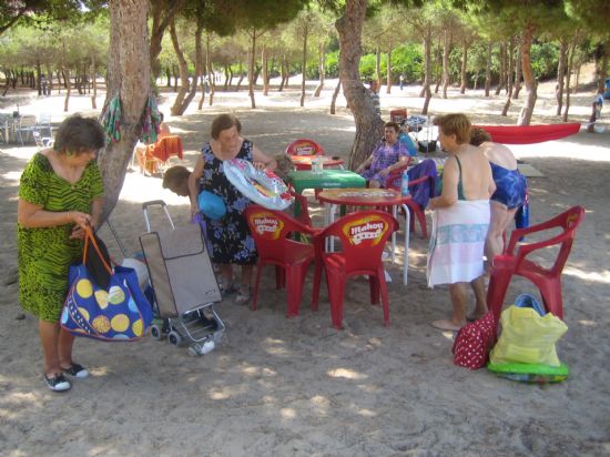 LA CONCEJALÍA DE ATENCIÓN SOCIAL FINALIZA EL PROGRAMA DE ACTIVIDADES DE LAS PERSONAS MAYORES PARA EL CURSO 201/2011 Y ARRANCA CON LOS VIAJES A LA PLAYA