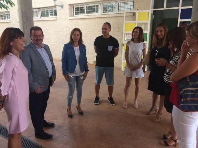 Vdeo. Autoridades regionales y municipales inauguran de forma oficial el curso escolar 2017/18 en el municipio de Totana con una visita al CEIP La Cruz