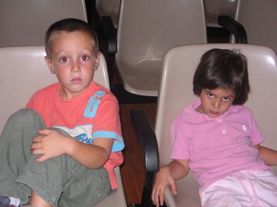 LOS MS PEQUEOS SE DIVIERTEN CON LA PUESTA EN ESCENA DE LA OBRA DE TEATRO INFANTIL UNA LECCIN ANIMAL, QUE ARRANC EL PROGRAMA DE ACTIVIDADES DEL OTOO CULTURAL