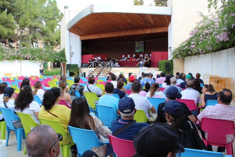 El Centro de Da para Personas con Enfermedad Mental organiza una jornada de convivencia para conmemorar el Da Mundial de esta patologa en el auditorio del parque municipal Marcos Ortiz 