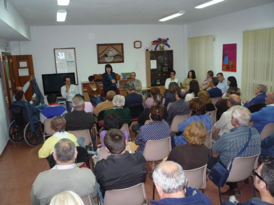 AUTORIDADES MUNICIPALES INFORMAN A LOS FAMILIARES DE USUARIOS DEL CENTRO DE DÍA PARA PERSONAS CON DISCAPACIDAD "JOSÉ MOYÁ TRILLA" DE LAS LÍNEAS DE TRABAJO PREVISTAS PARA EL NUEVO CURSO 2011/12