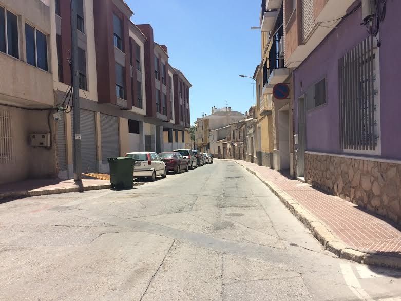 La prxima semana comienzan las obras de saneamiento y pavimentacin de la calle Cnovas del Castillo, que conllevar el consiguiente corte de la va y prohibicin temporal de acceso a los garajes 