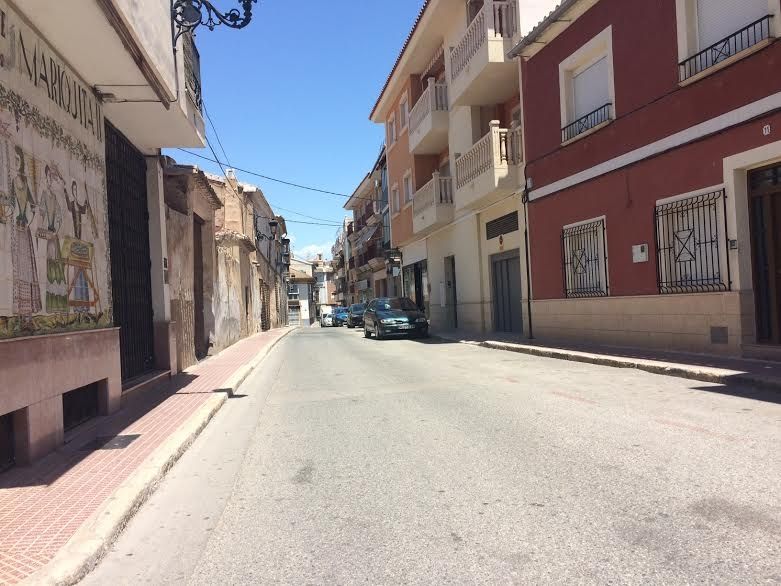 La prxima semana comienzan las obras de saneamiento y pavimentacin de la calle Cnovas del Castillo, que conllevar el consiguiente corte de la va y prohibicin temporal de acceso a los garajes 