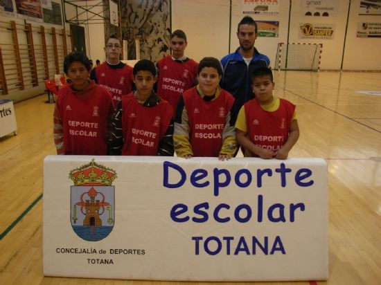 UN TOTAL DE 14 EQUIPOS PARTICIPAN EN LA PRIMERA JORNADA DE JUEGOS ESCOLARES PARA SECUNDARIA EN LA MODALIDAD DE FTBOL SALA, ORGANIZADA POR EL PROGRAMA DE DEPORTE ESCOLAR 