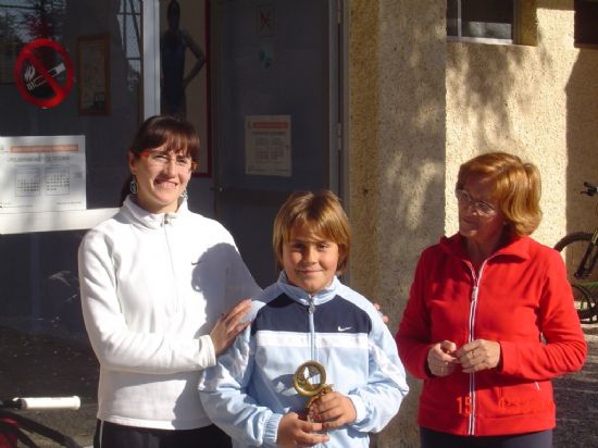 MS DE 60 DEPORTISTAS PARTICIPAN EN LA SEGUNDA EDICIN DEL CAMPEONATO RAQUETA NAVIDEA, CELEBRADO POR LA ESCUELA DE TENIS DEL CLUB DEPORTIVO SIERRA ESPUA EN EL PABELLN MUNICIPAL 5 DE DICIEMBRE 