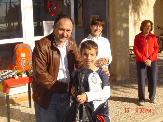 MS DE 60 DEPORTISTAS PARTICIPAN EN LA SEGUNDA EDICIN DEL CAMPEONATO RAQUETA NAVIDEA, CELEBRADO POR LA ESCUELA DE TENIS DEL CLUB DEPORTIVO SIERRA ESPUA EN EL PABELLN MUNICIPAL 5 DE DICIEMBRE 