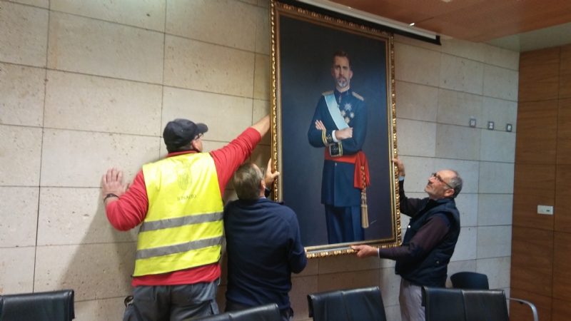 Se devuelve el cuadro del rey Felipe VI cedido temporalmente por un vecino de Totana con motivo de la celebracin del Centenario de la Ciudad 1918-2018