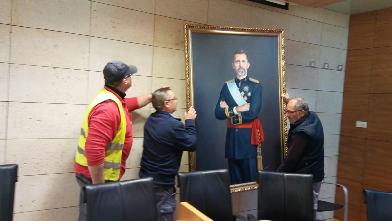 Se devuelve el cuadro del rey Felipe VI cedido temporalmente por un vecino de Totana con motivo de la celebracin del Centenario de la Ciudad 1918-2018