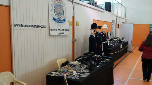 El Museo de la Polica Local de Totana particip este pasado fin de semana en la I Feria de Coleccionismo de la Regin de Murcia que se celebr en Puerto Lumbreras