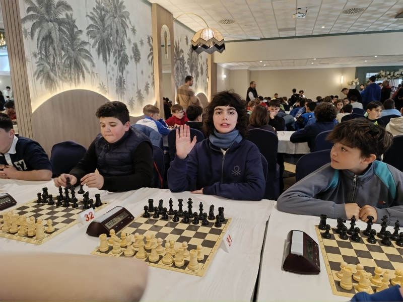 Los alumnos del CEIP Tierno Galv&aacute;n y el IES Juan de la Cierva consiguen una meritoria 10&deg; puesto en la Final Regional Escolar de Ajedrez, celebrada en Jumilla