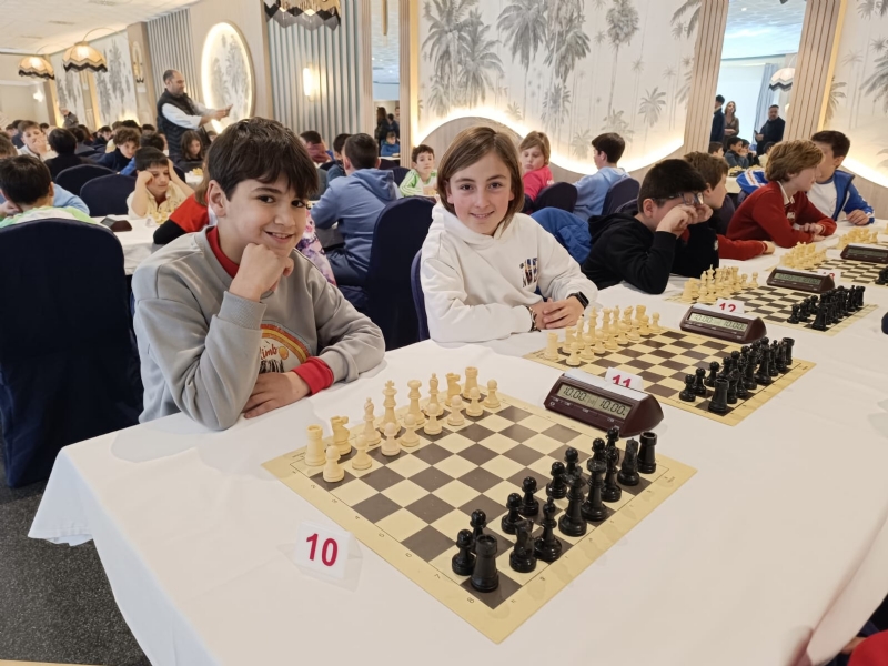 Los alumnos del CEIP Tierno Galv&aacute;n y el IES Juan de la Cierva consiguen una meritoria 10&deg; puesto en la Final Regional Escolar de Ajedrez, celebrada en Jumilla