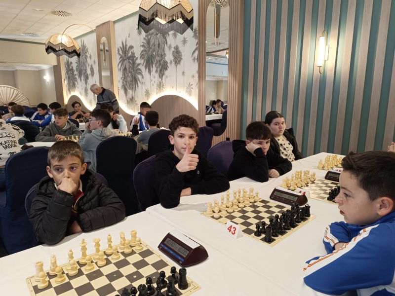Los alumnos del CEIP Tierno Galv&aacute;n y el IES Juan de la Cierva consiguen una meritoria 10&deg; puesto en la Final Regional Escolar de Ajedrez, celebrada en Jumilla