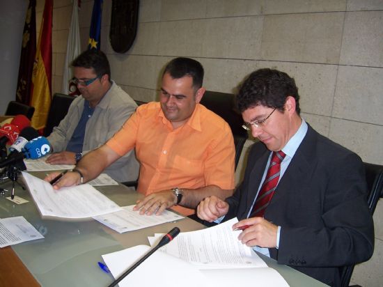 EL AYUNTAMIENTO Y LA FEDERACI�N DE ASOCIACIONES DE SORDOS DE LA REGI�N DE MURCIA SUSCRIBEN UN CONVENIO PARA DAR CONTINUIDAD AL SERVICIO MUNICIPAL DE INT�RPRETE DE LENGUA DE SIGNOS PARA PERSONAS SORDAS Y CON DIFICULTAD AUDITIVA