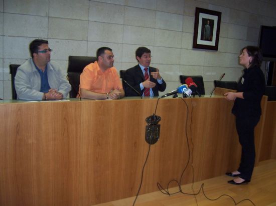 EL AYUNTAMIENTO Y LA FEDERACI�N DE ASOCIACIONES DE SORDOS DE LA REGI�N DE MURCIA SUSCRIBEN UN CONVENIO PARA DAR CONTINUIDAD AL SERVICIO MUNICIPAL DE INT�RPRETE DE LENGUA DE SIGNOS PARA PERSONAS SORDAS Y CON DIFICULTAD AUDITIVA