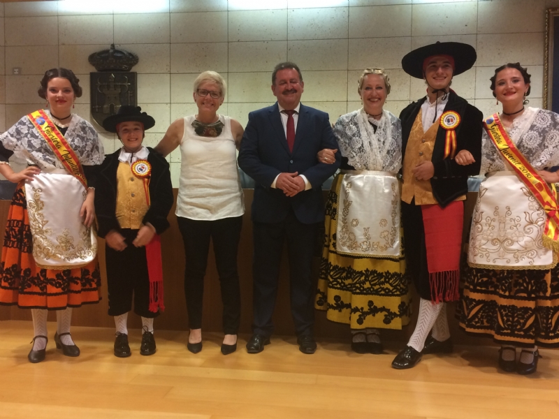 Autoridades municipales ofrecen una recepcin institucional a los grupos participantes en el IX Festival Folklrico y Desfile Costumbrista de Totana