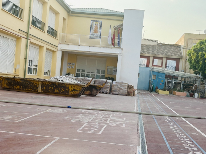 Comienzan las obras de aislamiento térmico en el CEIP Santa Eulalia, financiadas con una inversión de 120.000 euros por la Consejería de Educación