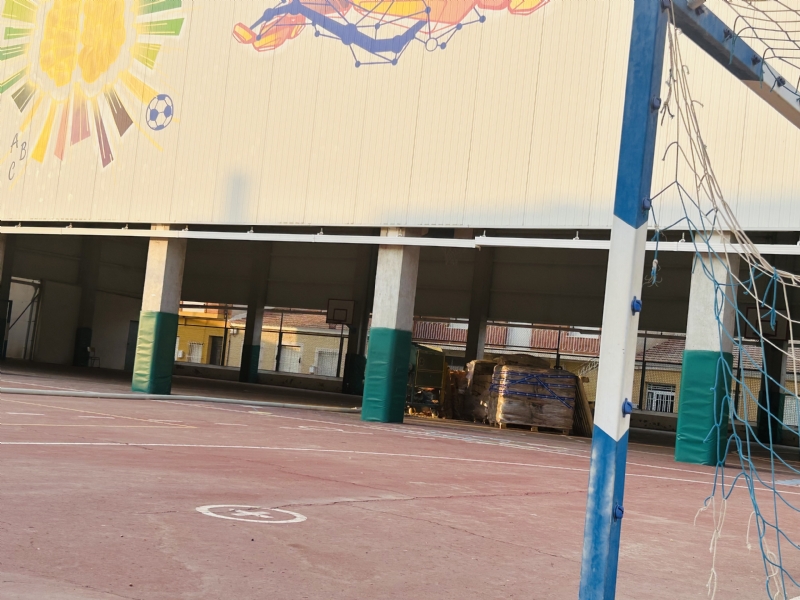 Comienzan las obras de aislamiento térmico en el CEIP Santa Eulalia, financiadas con una inversión de 120.000 euros por la Consejería de Educación
