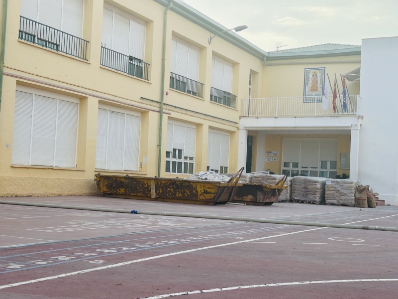 Comienzan las obras de aislamiento térmico en el CEIP Santa Eulalia, financiadas con una inversión de 120.000 euros por la Consejería de Educación