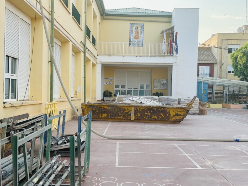 Comienzan las obras de aislamiento térmico en el CEIP Santa Eulalia, financiadas con una inversión de 120.000 euros por la Consejería de Educación