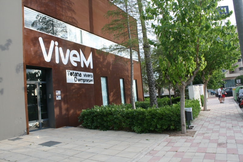 El Vivero de Empresas (VIVEM) mantiene su oferta de despachos, nidos y naves industriales a disposicin de los emprendedores totaneros