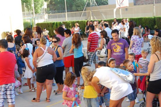 UNOS 3.400 NIÑOS HAN COMENZADO HOY EL CURSO ESCOLAR DE EDUCACIÓN INFANTIL Y PRIMARIA 2011/2012 EN LAS AULAS DE LOS DOCE CENTROS DEL MUNICIPIO