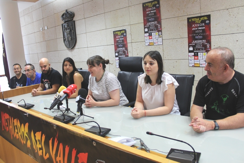El V Totana Metal Fest se celebra el 24 de septiembre en el auditorio municipal Marcos Ortiz, con cinco grupos, y organizado por la Asociacin Metaleros del Valle a beneficio de Padisito