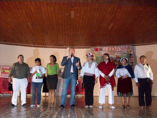 EL "FESTIVAL DE DANZA Y FOLCLORE", ENMARCADO EN LA TERCERA EDICIÓN DE "LA SEMANA INTERCULTURAL" CONGREGA A UN NUMEROSO PÚBLICO DE DISTINTAS NACIONALIDADES Y LOCALIDADES DE LA REGIÓN DE MURCIA