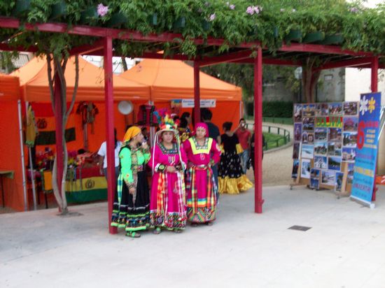 EL "FESTIVAL DE DANZA Y FOLCLORE", ENMARCADO EN LA TERCERA EDICIÓN DE "LA SEMANA INTERCULTURAL" CONGREGA A UN NUMEROSO PÚBLICO DE DISTINTAS NACIONALIDADES Y LOCALIDADES DE LA REGIÓN DE MURCIA