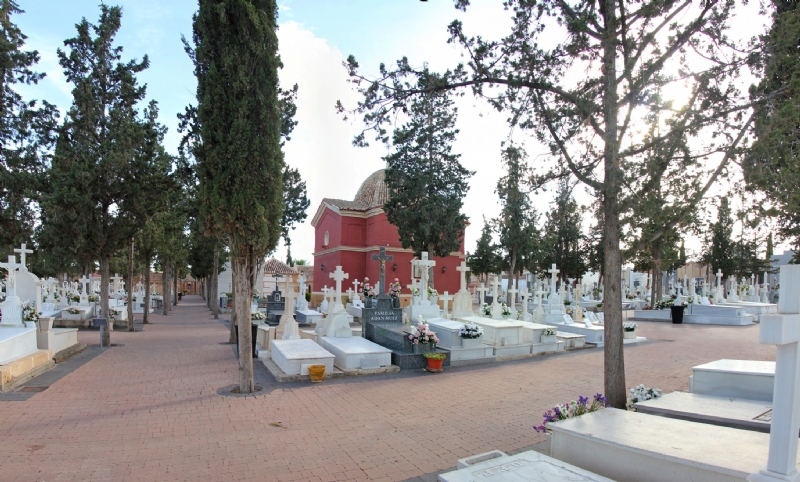 El Ayuntamiento trabaja en un protocolo que garantice la seguridad en los cementerios con motivo de la celebracin del Da de Todos los Santos, el cual se activar del 28 de octubre al 2 de noviembre